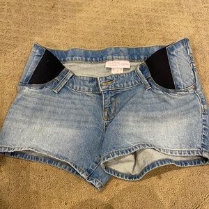 Maternity shorts